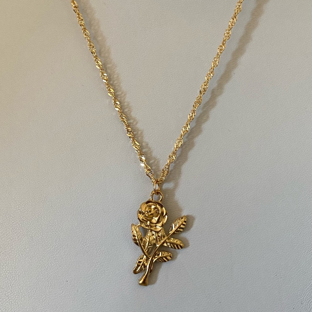 New Gold Rose Necklace - Picture 5 of 5